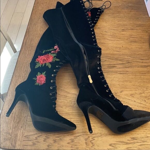 CAPE ROBBIN BLACK VELVET OVER KNEE FLOWER … - Picture 3 of 8